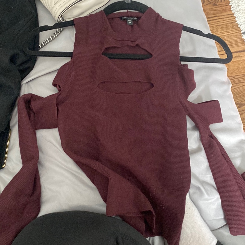 Maroon sweater